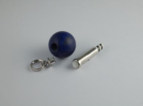 Lapis lazuli with a cavity for memories and mother of pearl cap