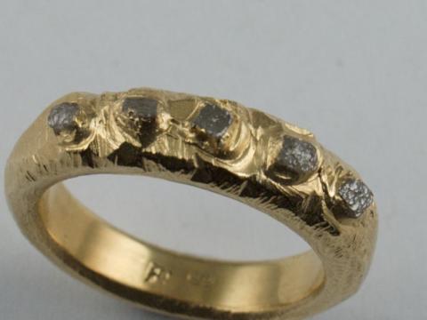  Diamond crystals set in 18ct gold