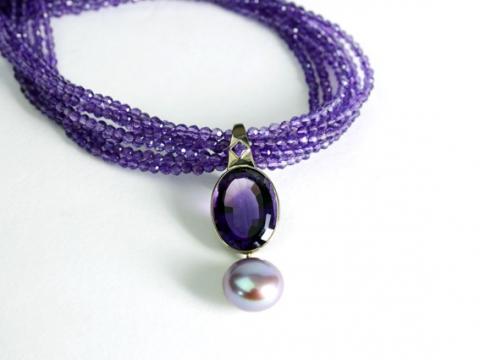 Amethyst and natural Mauve Pearl set in white gold
