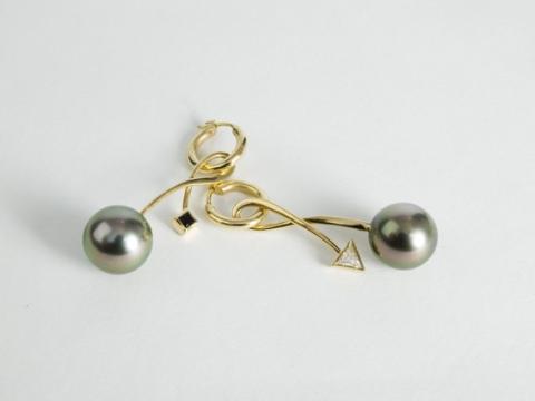 South seas grey pearls set on 18ct gold with Diamond and Spinel